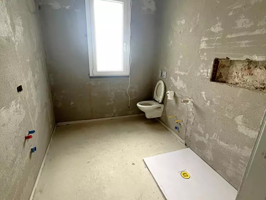 Immagine 16 di Villa in vendita  a Cascina