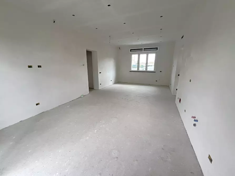 Immagine 9 di Villa in vendita  a Cascina