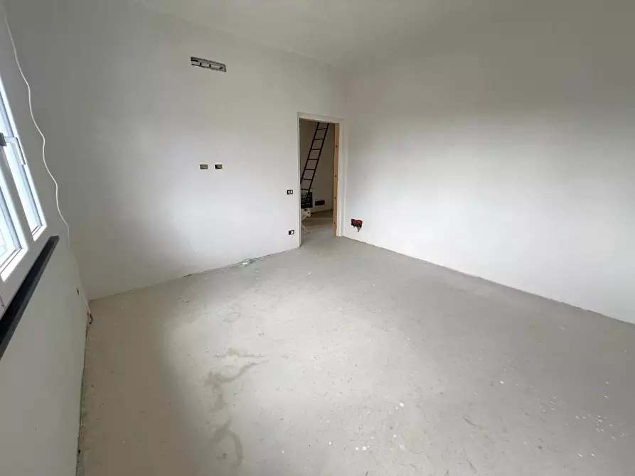 Immagine 13 di Villa in vendita  a Cascina