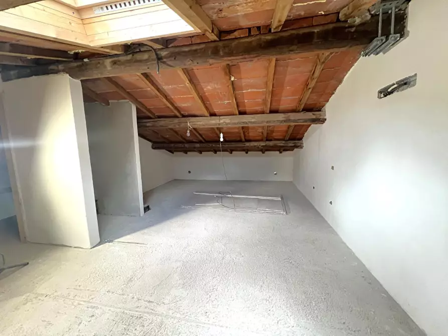 Immagine 17 di Villa in vendita  a Cascina