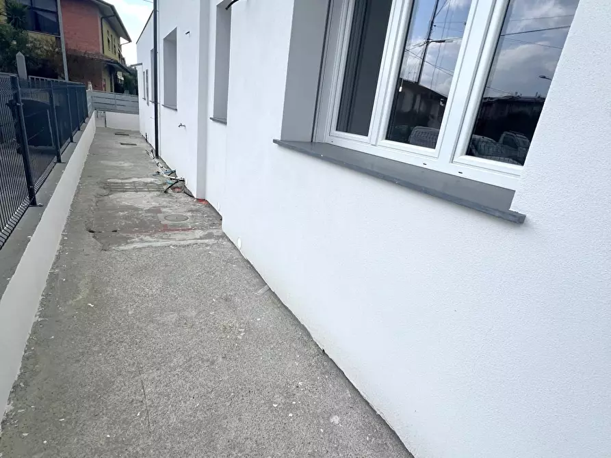 Immagine 26 di Villa in vendita  a Cascina