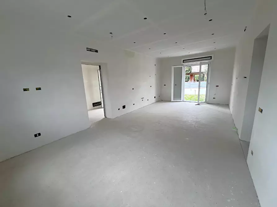 Immagine 6 di Villa in vendita  a Cascina