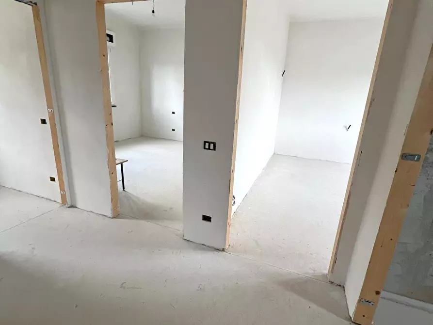 Immagine 11 di Villa in vendita  a Cascina