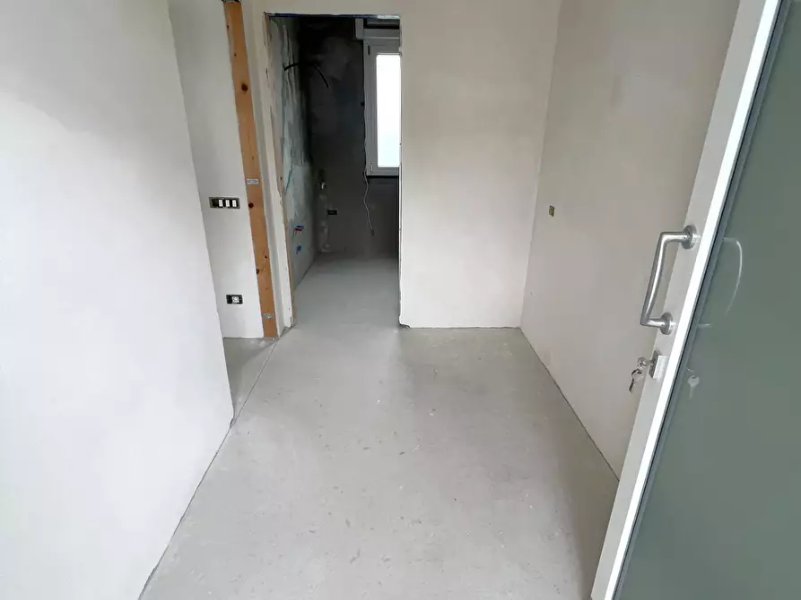 Immagine 5 di Villa in vendita  a Cascina