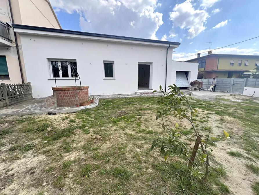 Immagine 22 di Villa in vendita  a Cascina