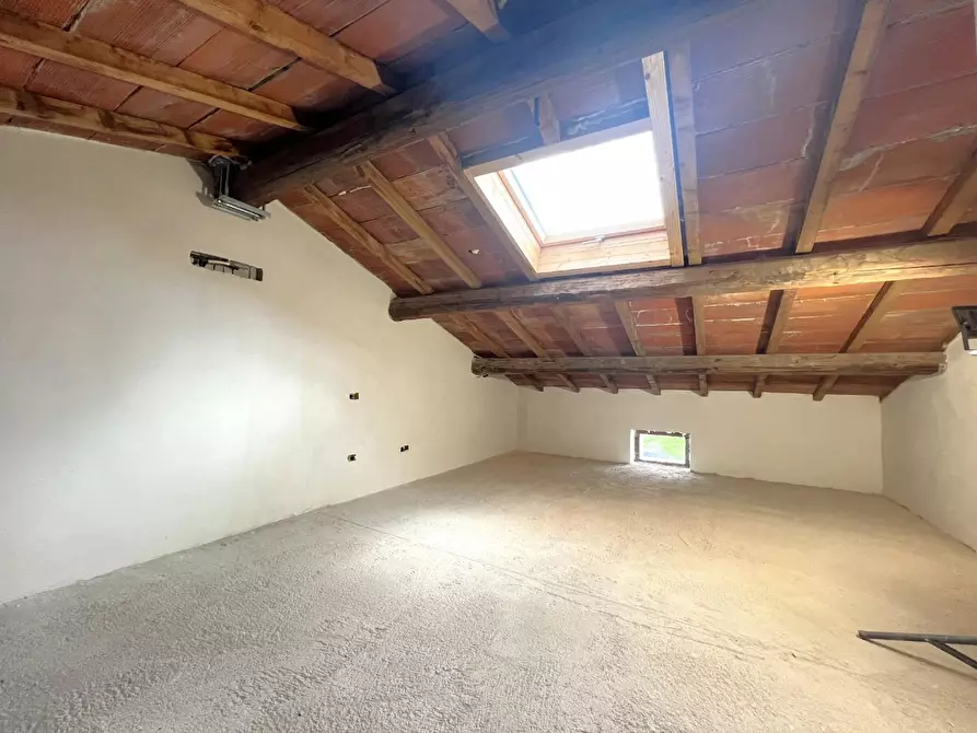 Immagine 18 di Villa in vendita  a Cascina