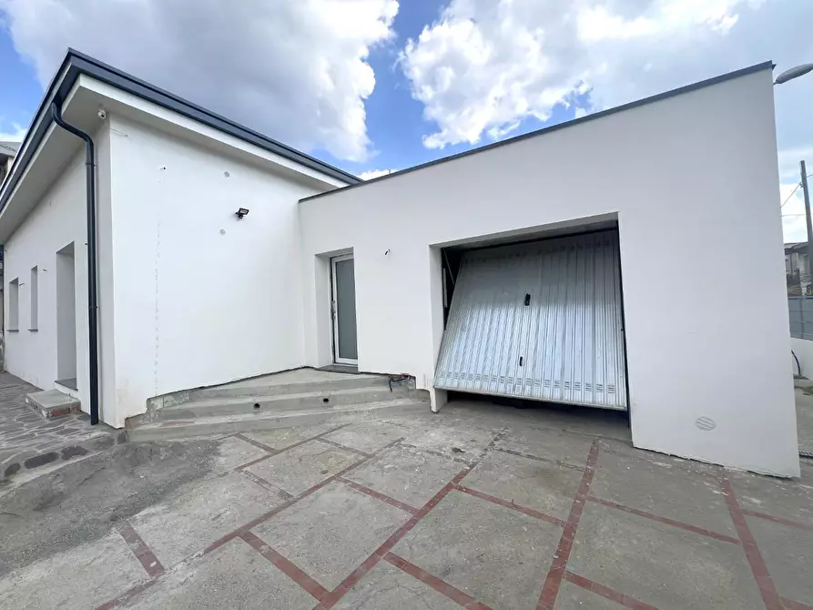 Immagine 4 di Villa in vendita  a Cascina