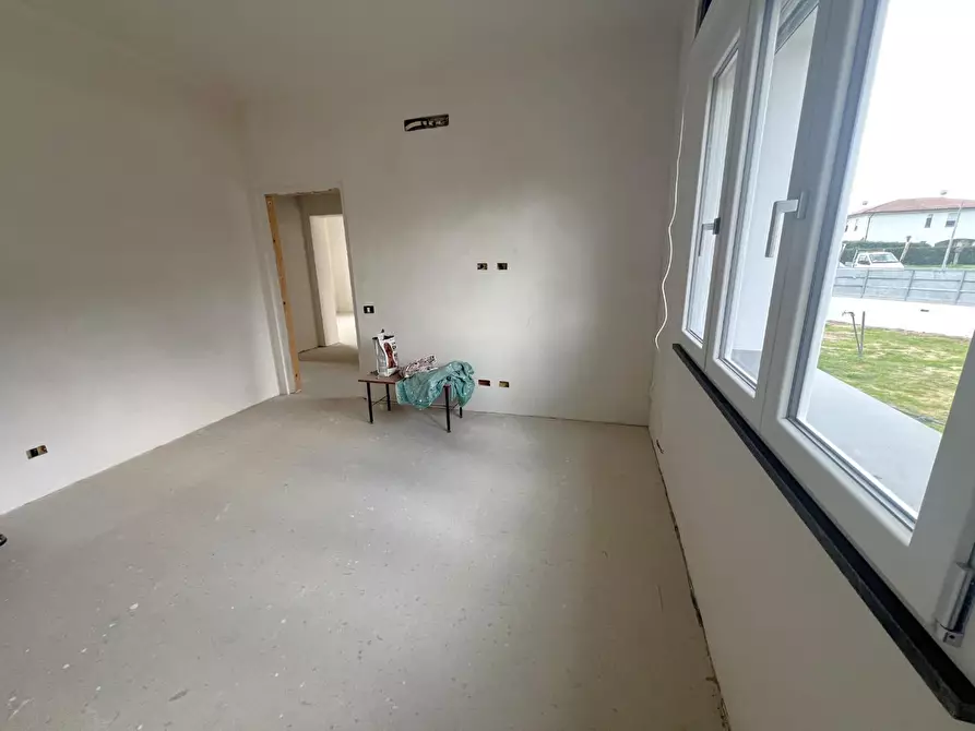 Immagine 14 di Villa in vendita  a Cascina