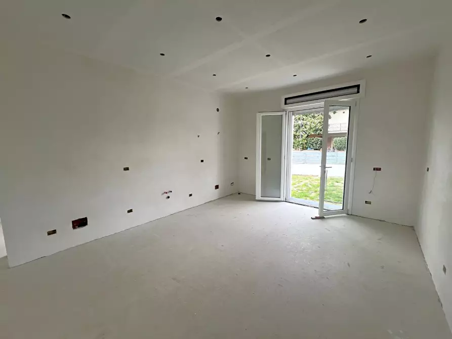 Immagine 7 di Villa in vendita  a Cascina