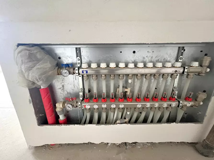 Immagine 21 di Villa in vendita  a Cascina