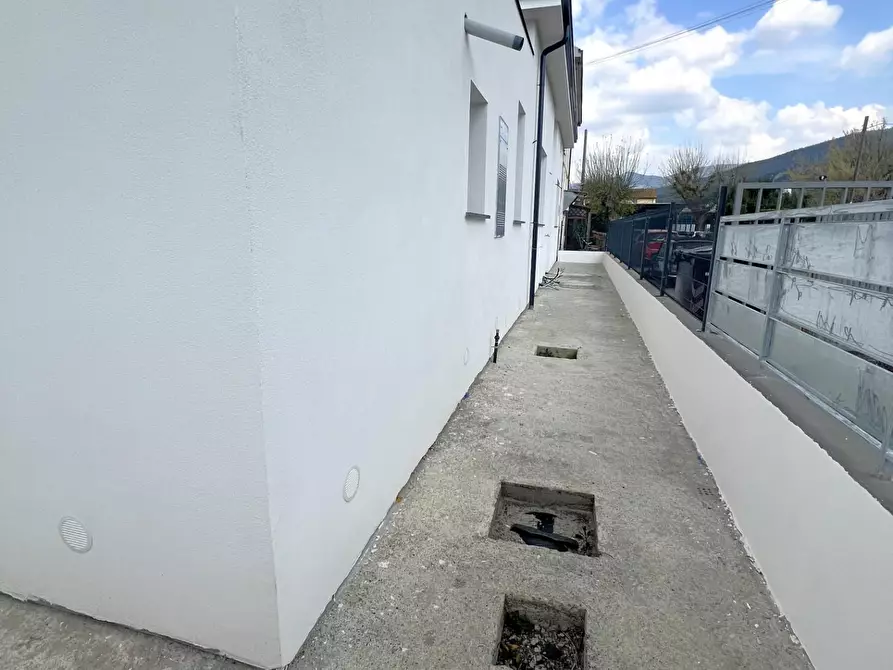 Immagine 25 di Villa in vendita  a Cascina