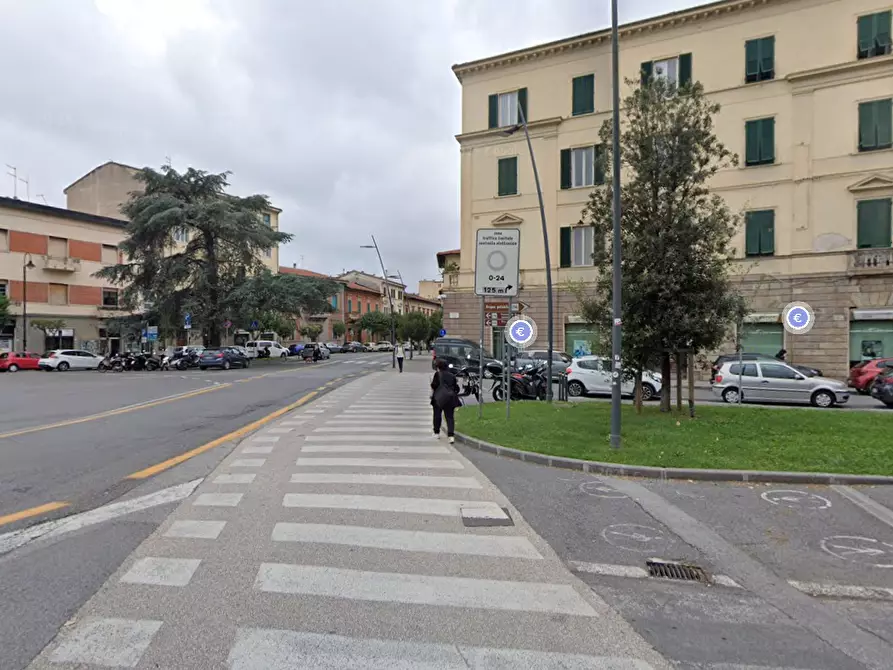 Immagine 8 di Locale commerciale in vendita  a Pisa