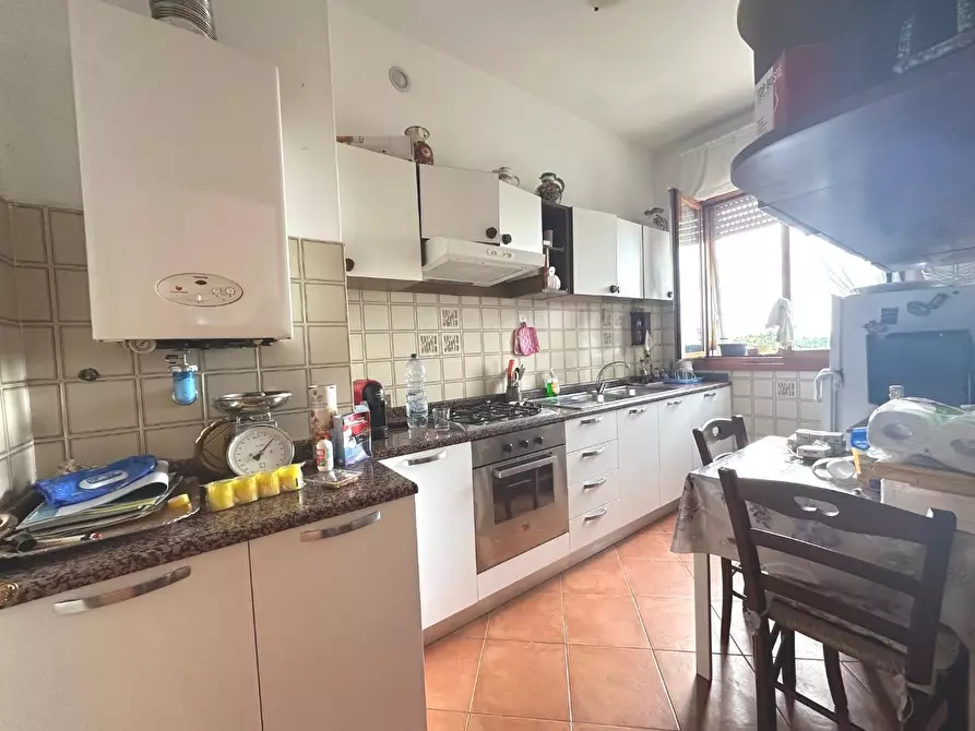 Immagine 2 di Appartamento in vendita  a Carrara