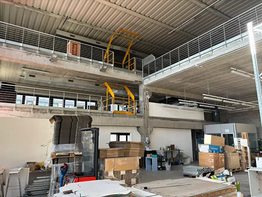 Immagine 3 di Attività artigianale in vendita  a Vecchiano