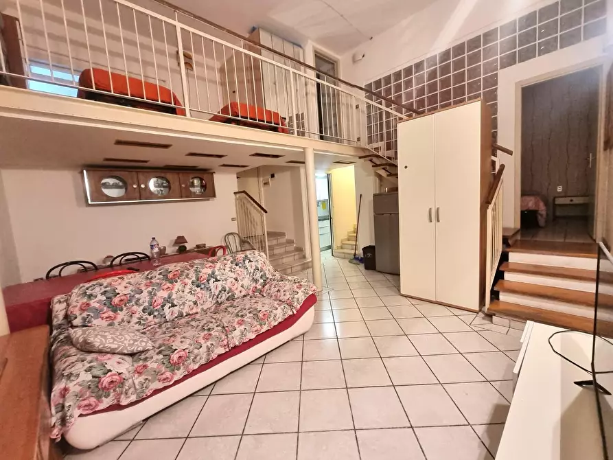 Immagine 2 di Appartamento in vendita  a Viareggio