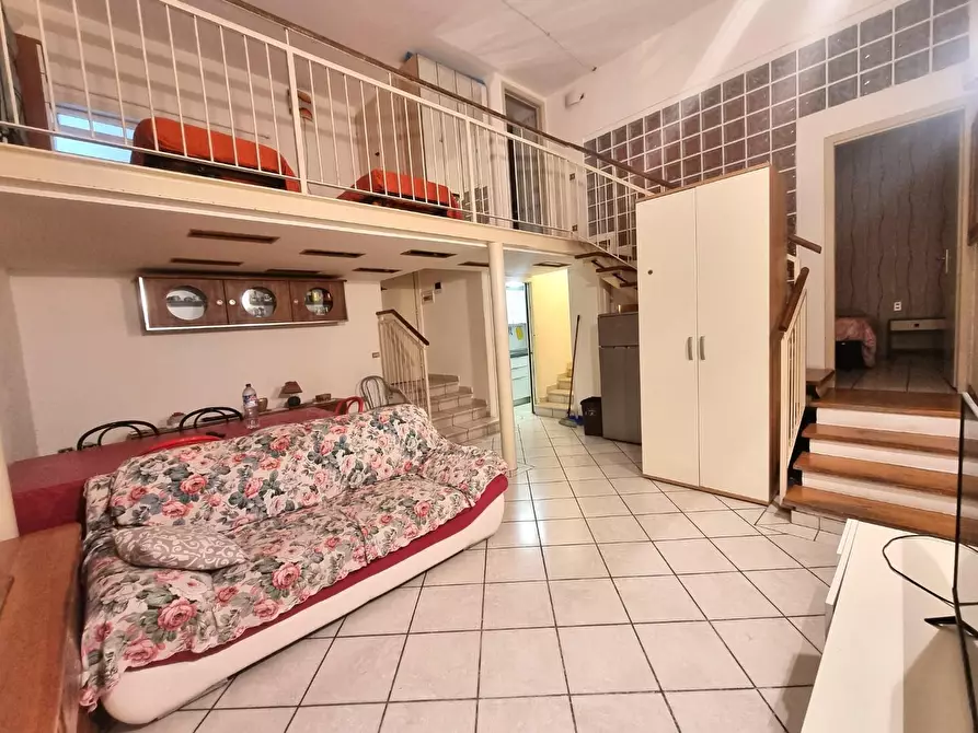 Immagine 3 di Appartamento in vendita  a Viareggio