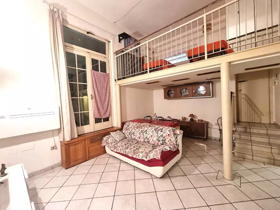 Immagine 1 di Appartamento in vendita  a Viareggio