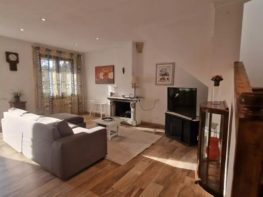 Immagine 2 di Villetta a schiera in vendita  a Viareggio