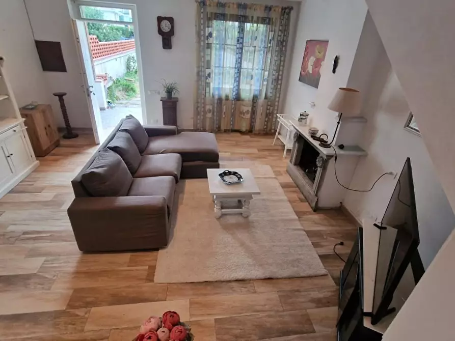 Immagine 1 di Villetta a schiera in vendita  a Viareggio