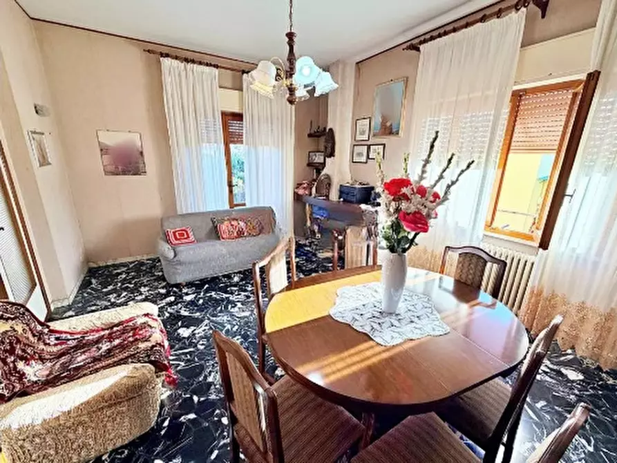 Immagine 12 di Villa in vendita  a Seravezza