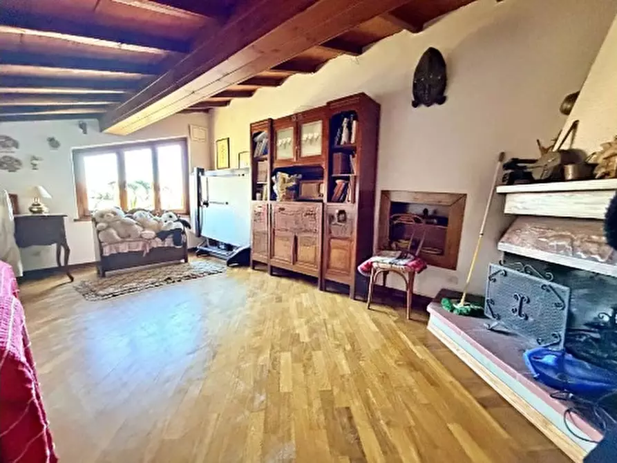 Immagine 18 di Villa in vendita  a Seravezza