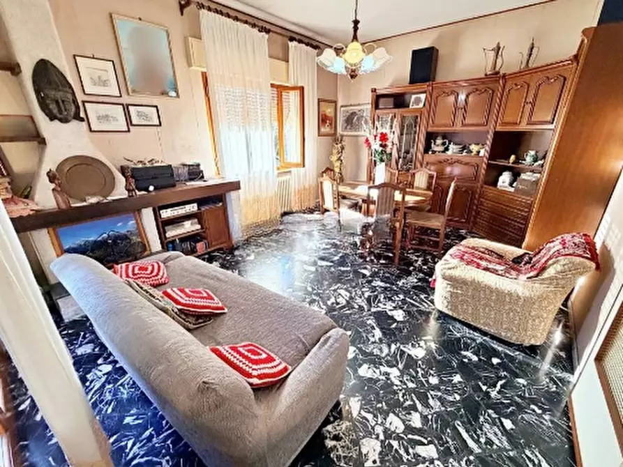 Immagine 14 di Villa in vendita  a Seravezza