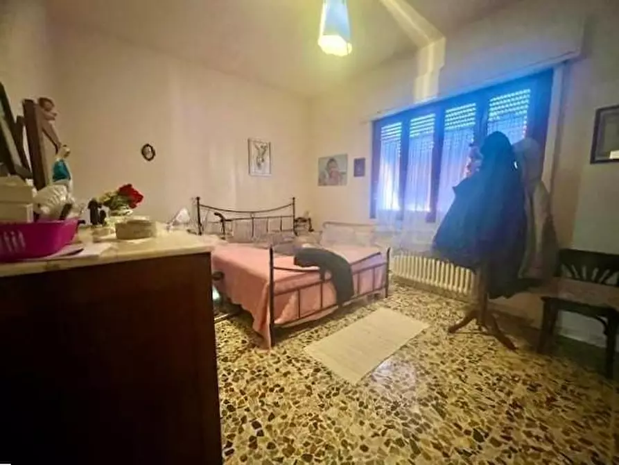 Immagine 10 di Villa in vendita  a Seravezza
