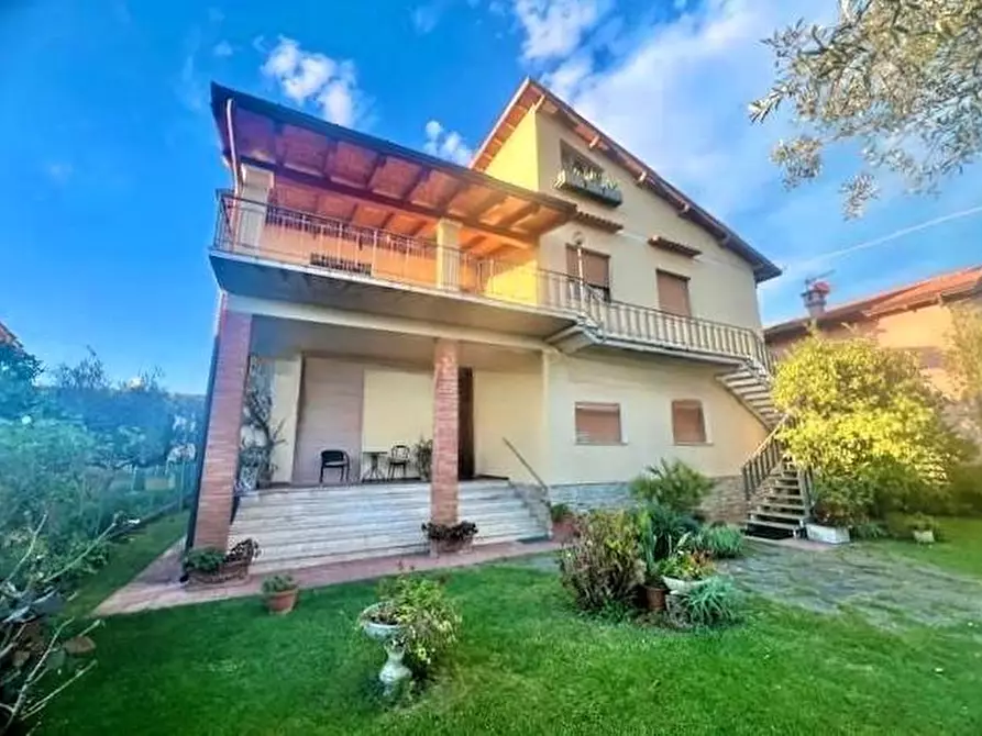 Immagine 2 di Villa in vendita  a Seravezza