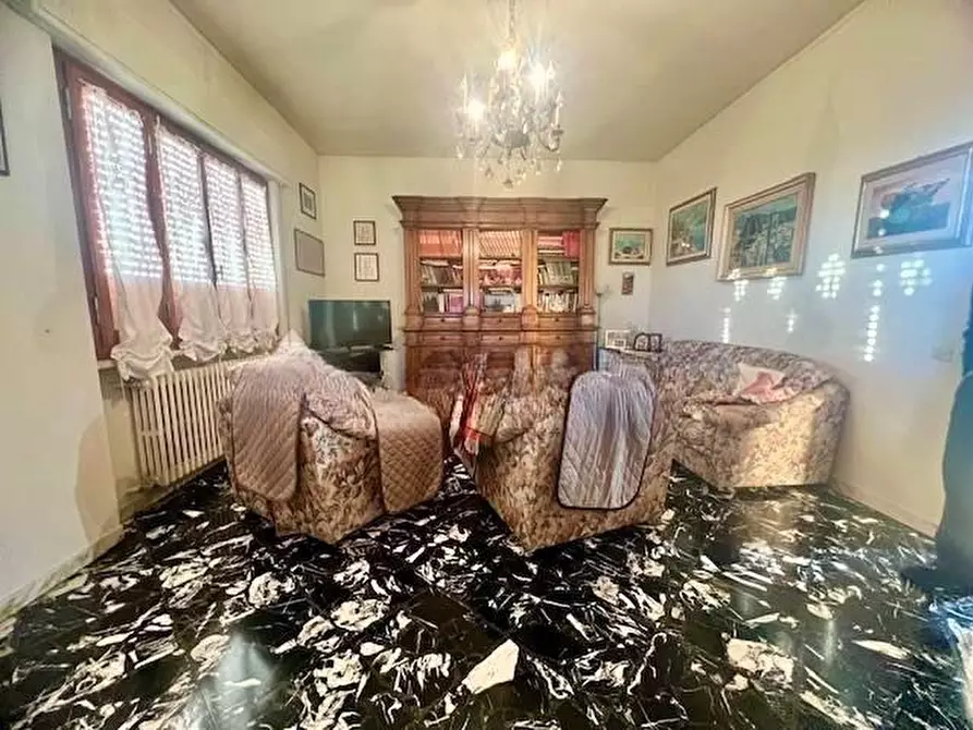 Immagine 7 di Villa in vendita  a Seravezza