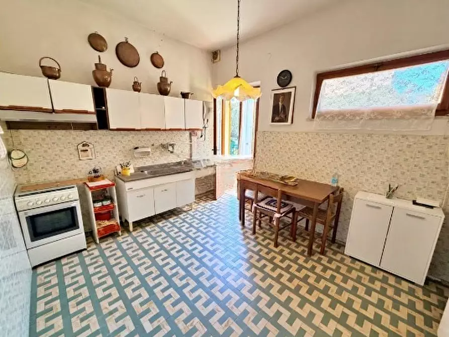 Immagine 15 di Villa in vendita  a Seravezza