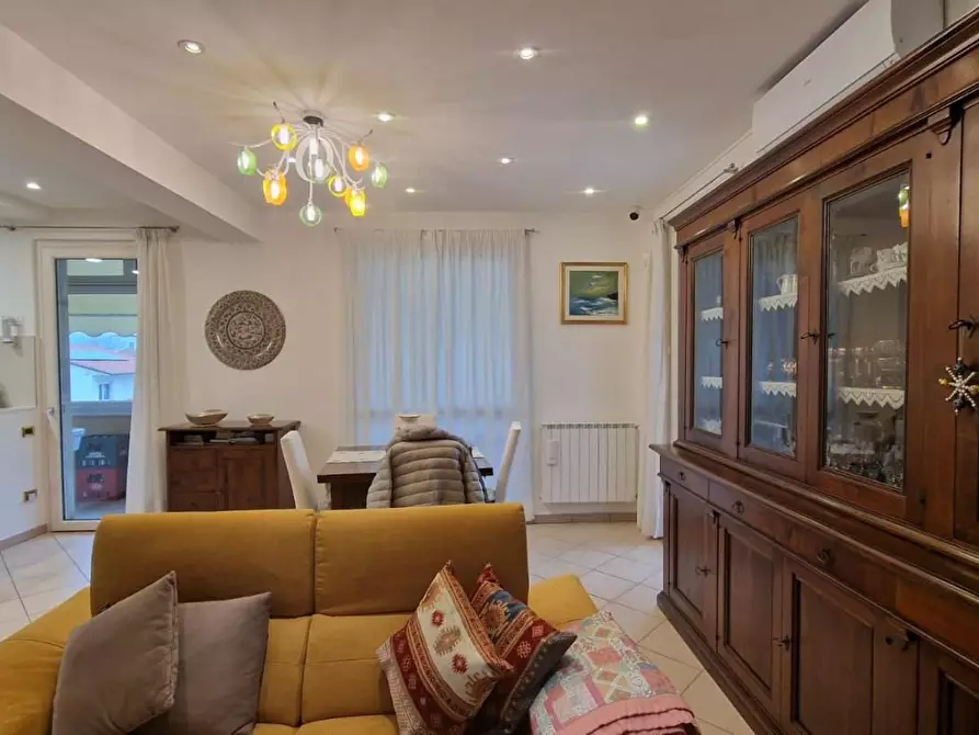 Immagine 4 di Mansarda in vendita  a Viareggio