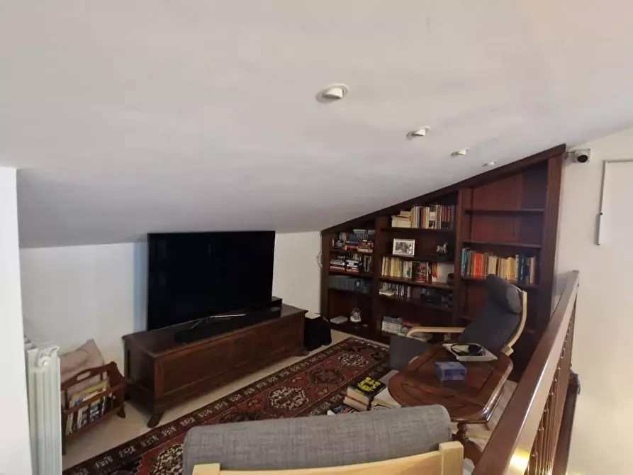 Immagine 37 di Mansarda in vendita  a Viareggio