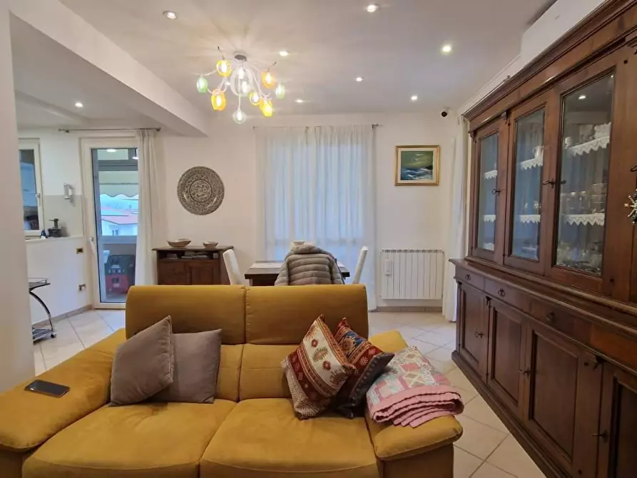 Immagine 5 di Mansarda in vendita  a Viareggio