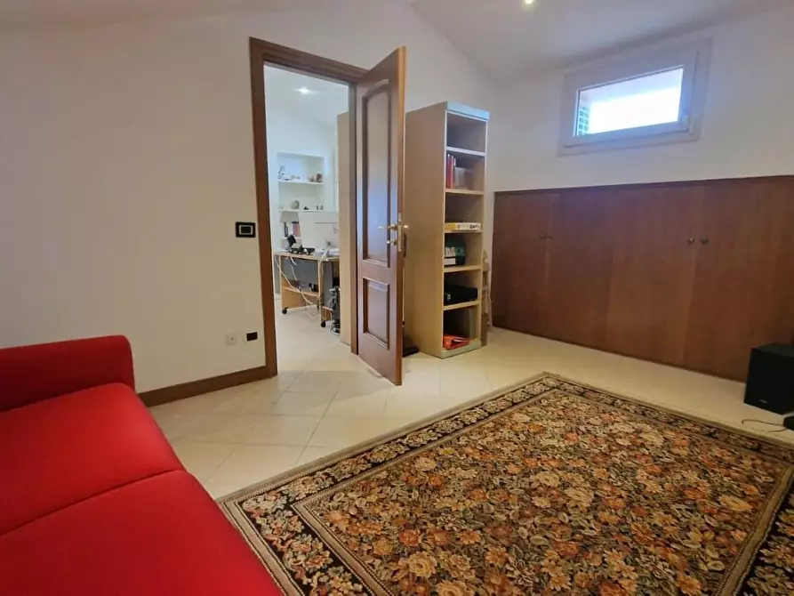 Immagine 39 di Mansarda in vendita  a Viareggio