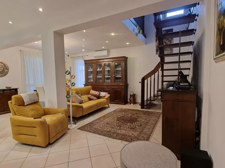 Immagine 1 di Mansarda in vendita  a Viareggio