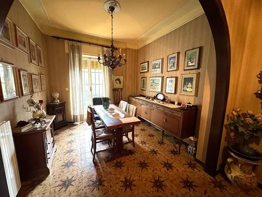 Immagine 1 di Appartamento in vendita  a Massa