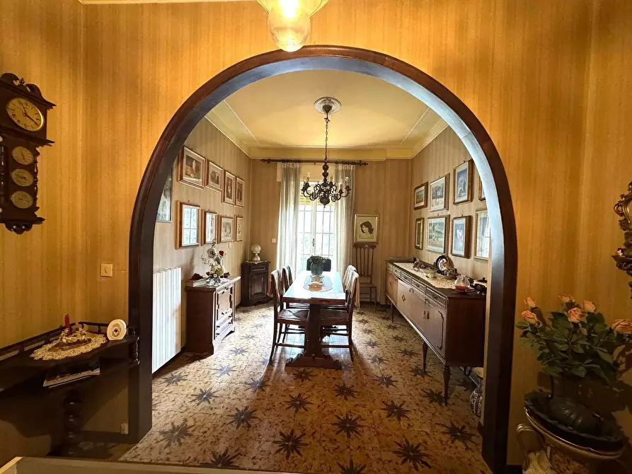 Immagine 2 di Appartamento in vendita  a Massa