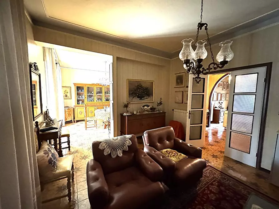 Immagine 6 di Appartamento in vendita  a Massa