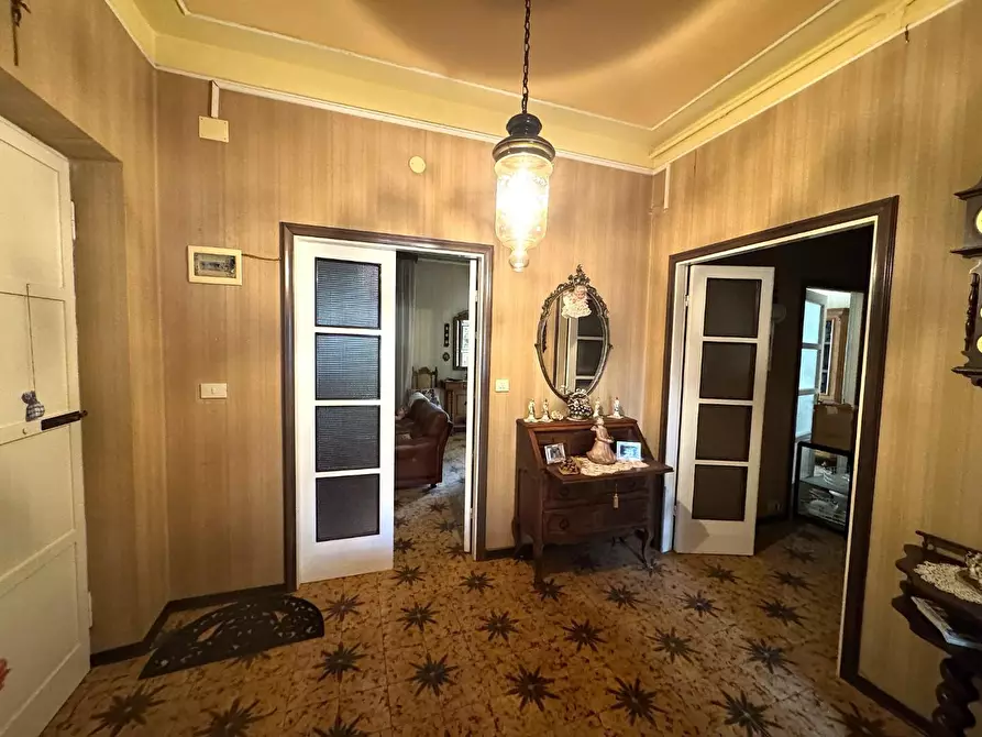 Immagine 3 di Appartamento in vendita  a Massa