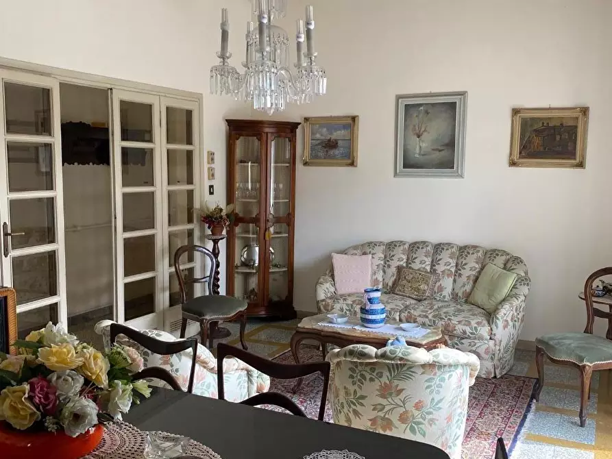 Immagine 1 di Appartamento in vendita  a Viareggio