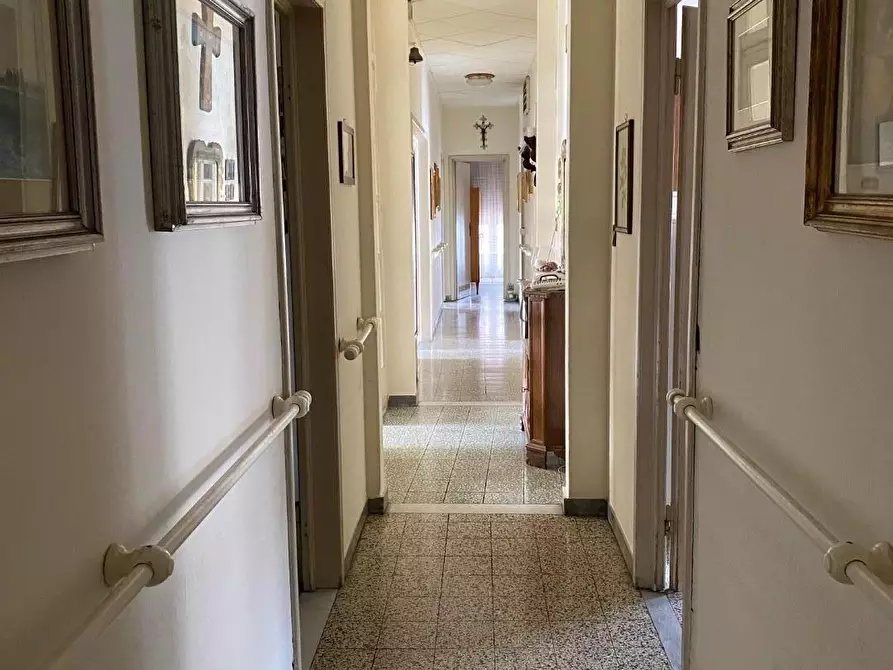 Immagine 13 di Appartamento in vendita  a Viareggio