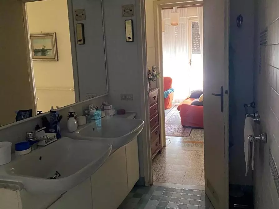 Immagine 6 di Appartamento in vendita  a Viareggio