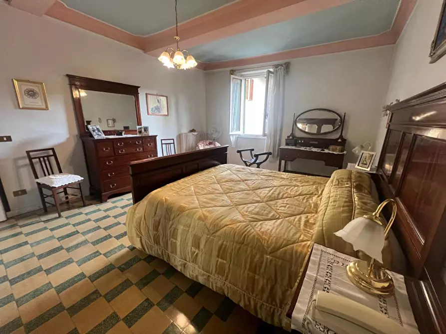 Immagine 7 di Mansarda in vendita  a Camaiore