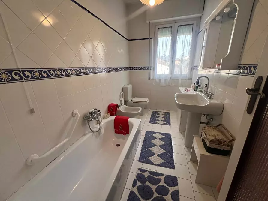 Immagine 21 di Mansarda in vendita  a Camaiore