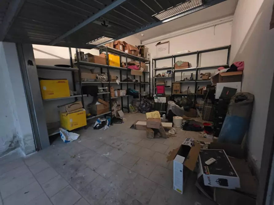 Immagine 4 di Garage in vendita  a Pontedera