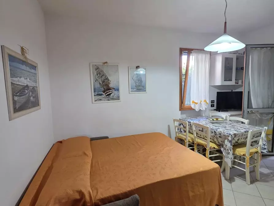 Immagine 7 di Appartamento in vendita  a Montignoso