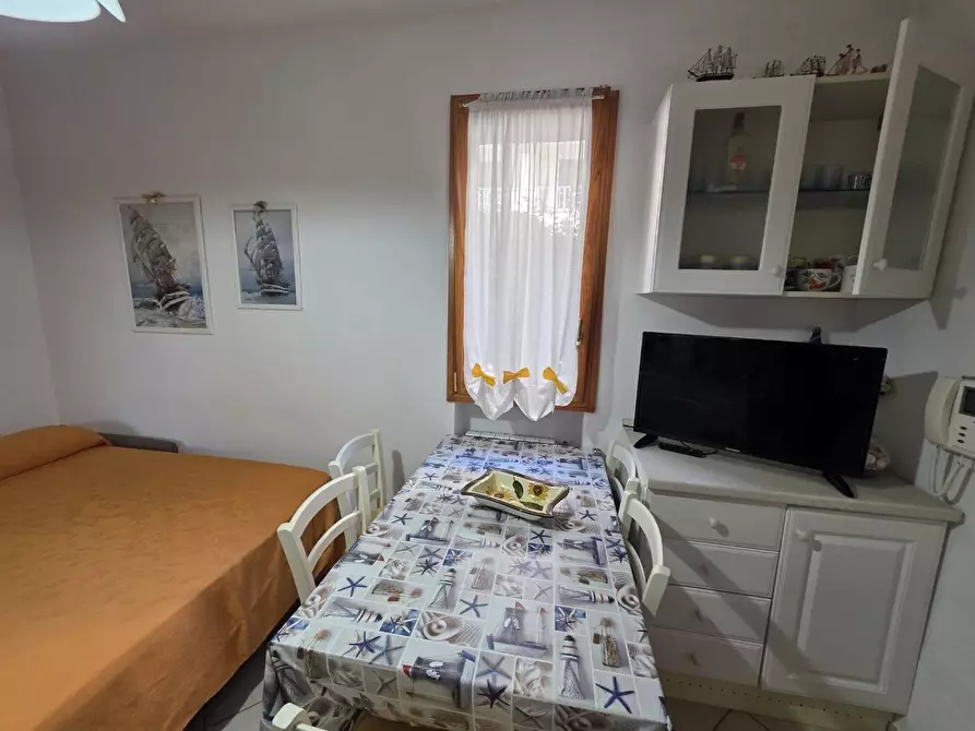 Immagine 4 di Appartamento in vendita  a Montignoso