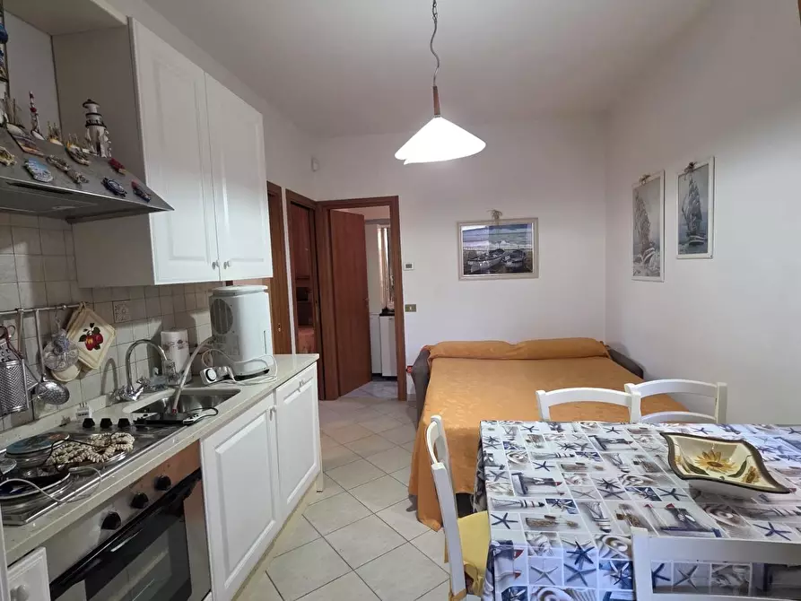 Immagine 5 di Appartamento in vendita  a Montignoso