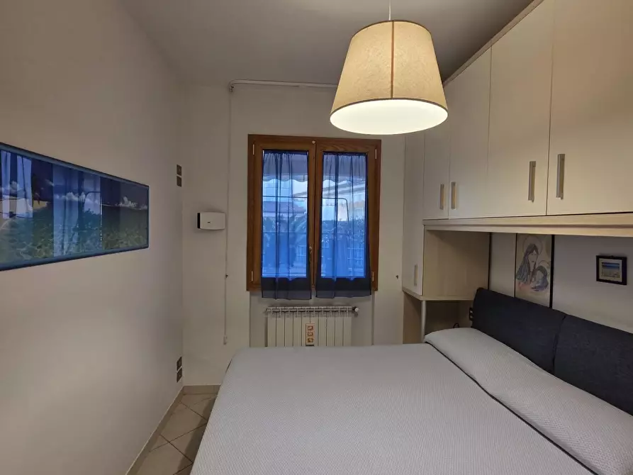 Immagine 11 di Appartamento in vendita  a Montignoso