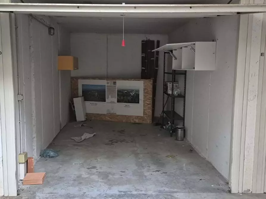 Immagine 1 di Garage in vendita  a Lesmo